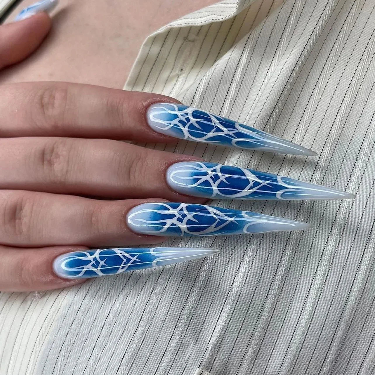 24pcsBlue Line Delineation Gradual  Nail