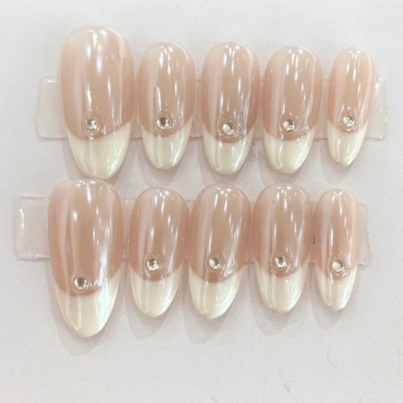 10Pcs Simple Fashion Diamond White Handmade Fake Nails