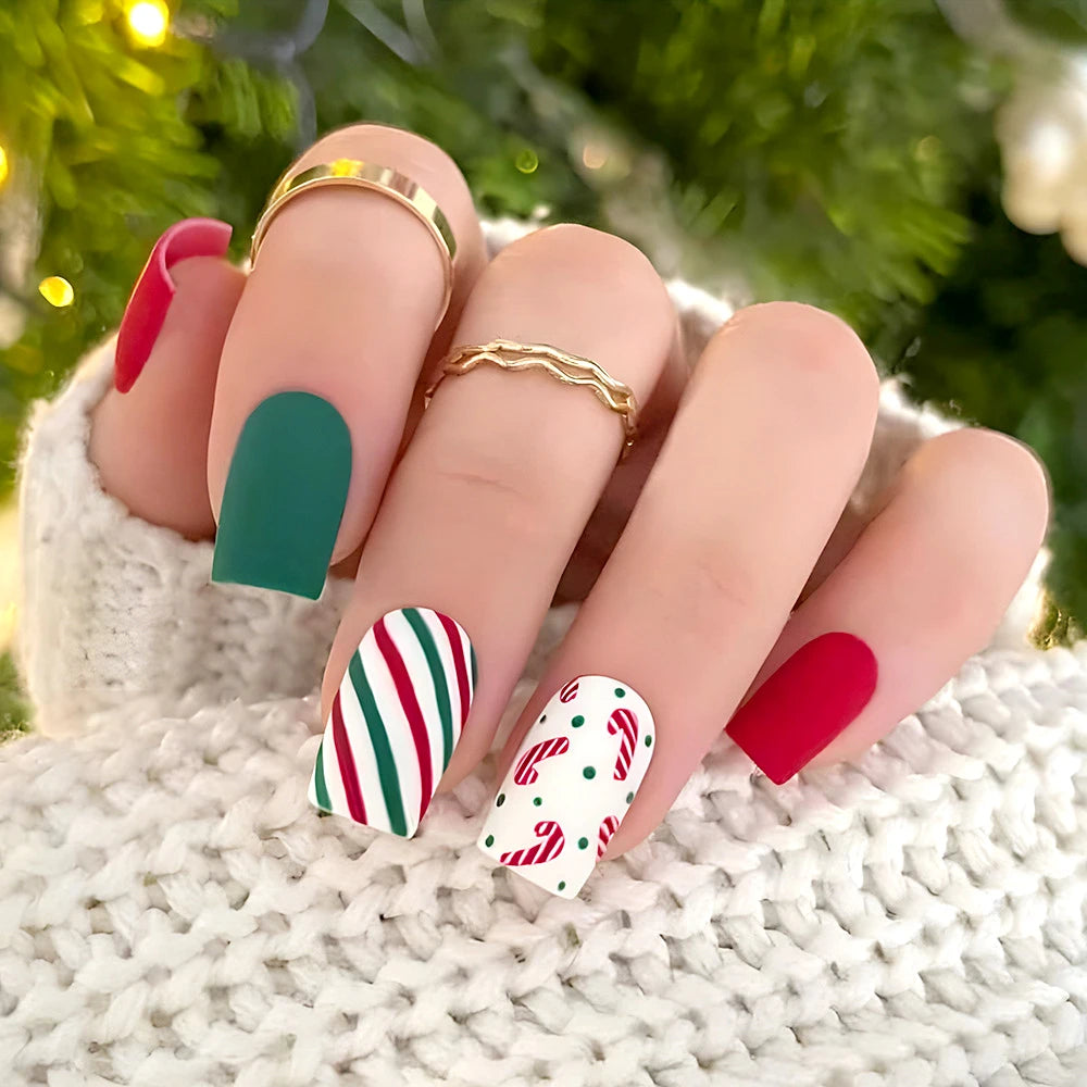 24Pcs Red Christmas Fake Nails